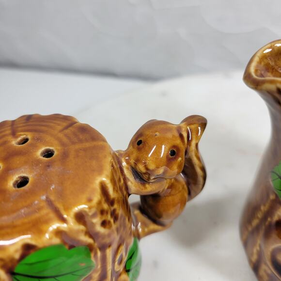 Vtg Squirrel Salt Pepper Shakers Creamer Set Souvenir Canada Hand Painted Cabin - Picture 9 of 16